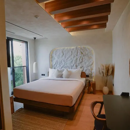 Hotel Zyra Boutique 4*